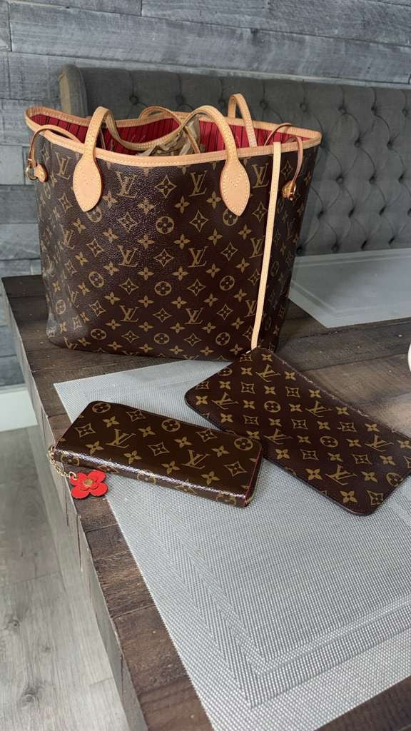 Louis Vuitton Neverfull with Pouch & Wallet